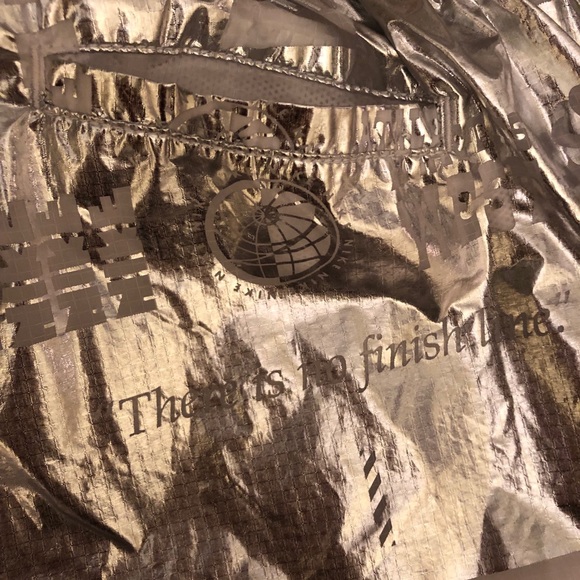 Awesome Nike silver running shorts size S - Picture 4 of 7